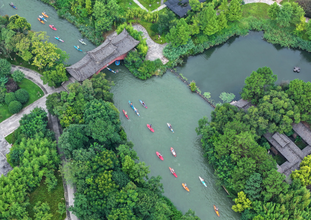 一槳一板 愜意消暑 槳板運(yùn)動成夏日新寵